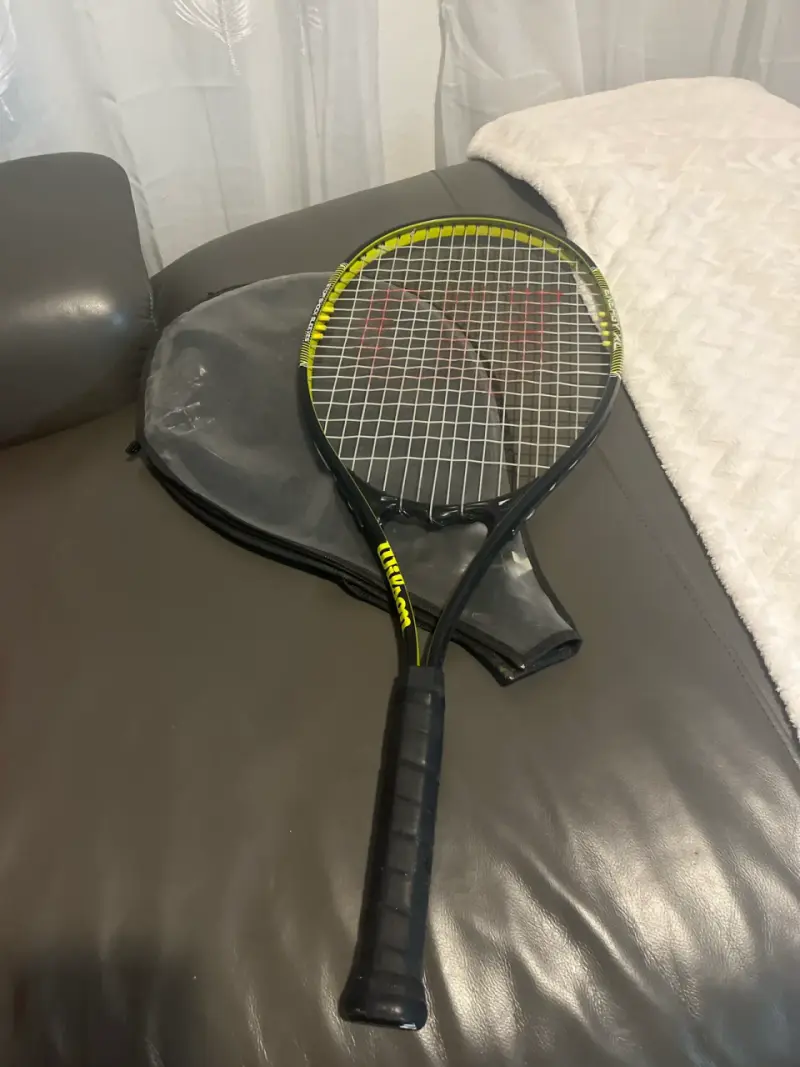 Raqueta de tenis Wilson amarilla