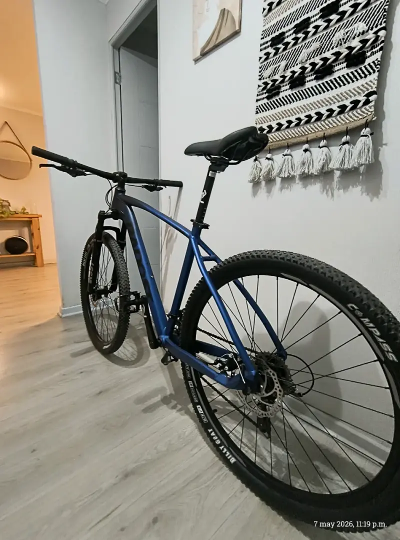 Bicicleta de montaña azul - 1