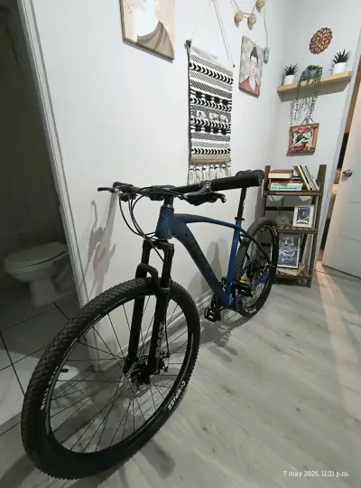 Bicicleta de montaña azul - miniatura 5