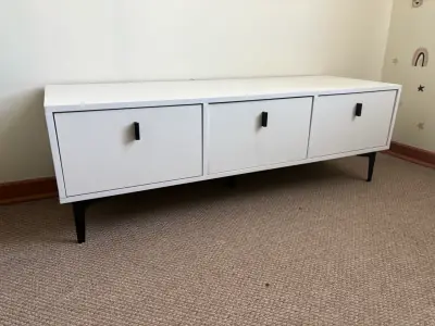 Mueble TV blanco minimalista - miniatura 1
