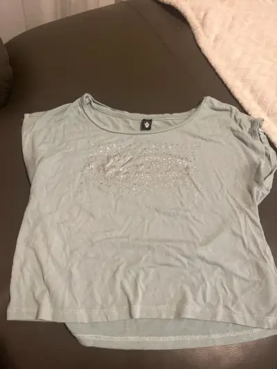 Polera celeste con detalles brillantes - miniatura 1