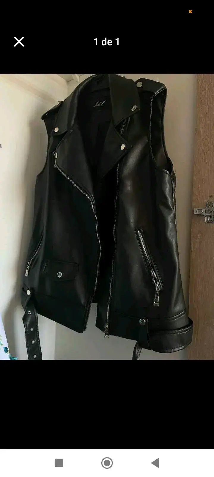 Chaleco negro de cuero