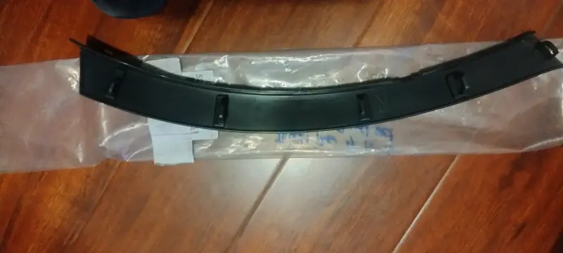 Moldura derecha parachoques del Toyota Rav4 - 4