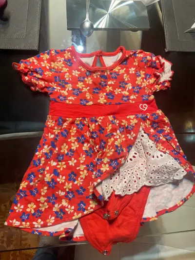 Vestido infantil floreado rojo cueca - miniatura 2