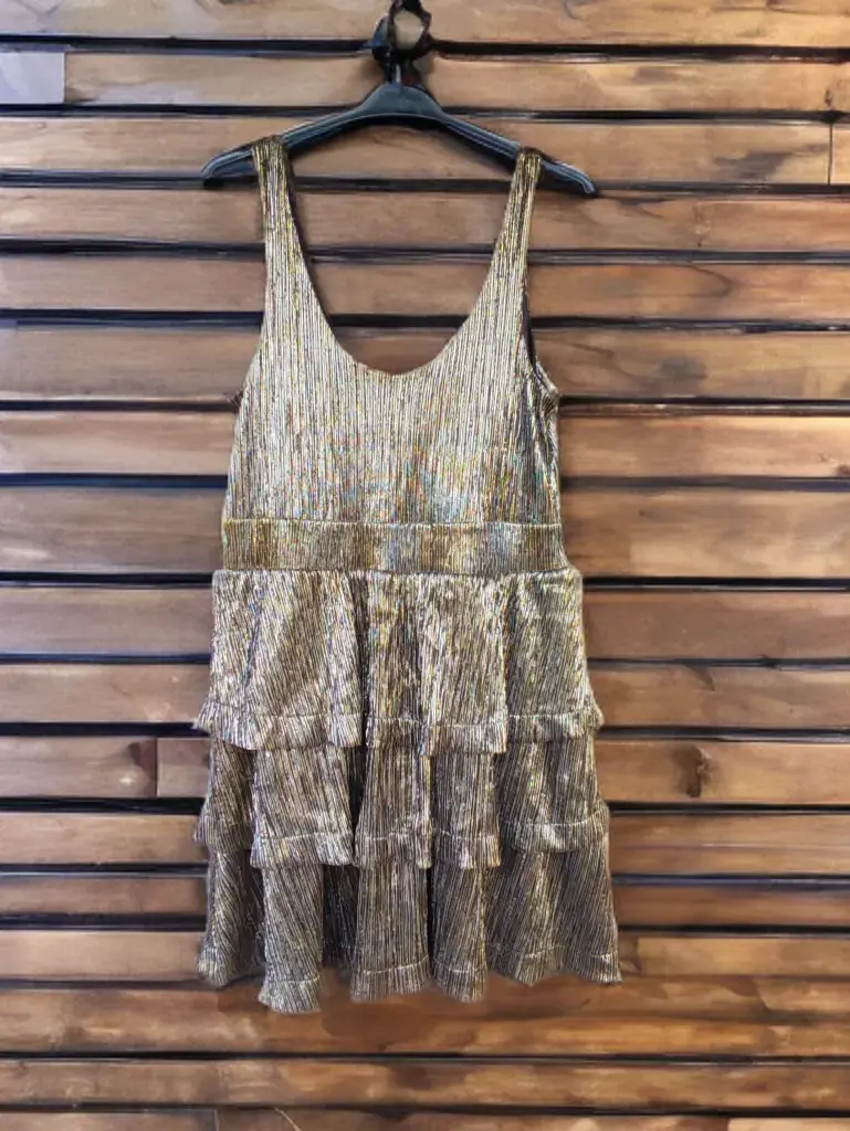 Vestido corto dorado brillant e