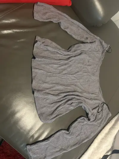 Polera gris de mangas largas - miniatura 1