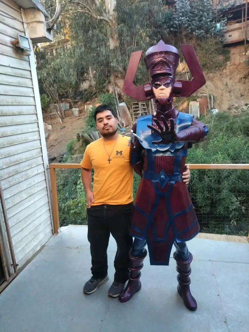 Figura de Galactus tamaño real