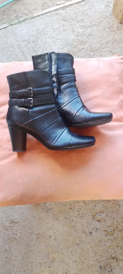 Botines negros de cuero con taco - miniatura 2