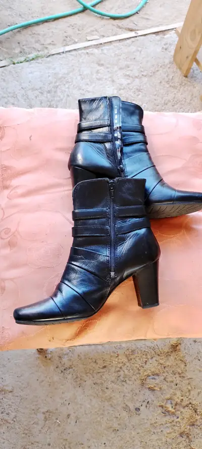 Botines negros de cuero con taco - miniatura 3