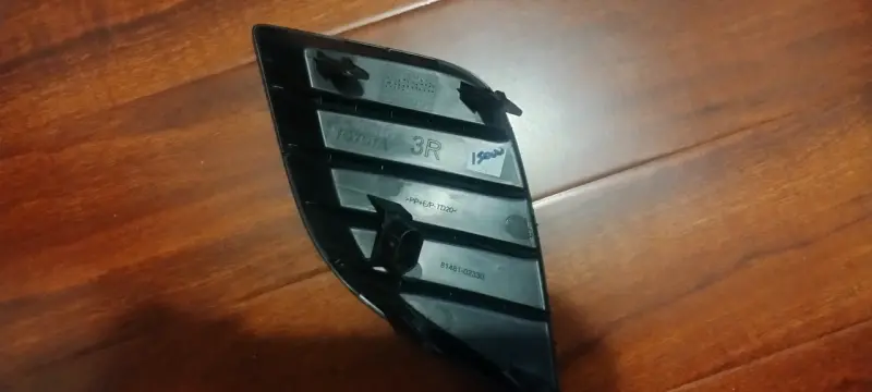 Bisel neblinero derecho Toyota Corolla año 14-16 - 2