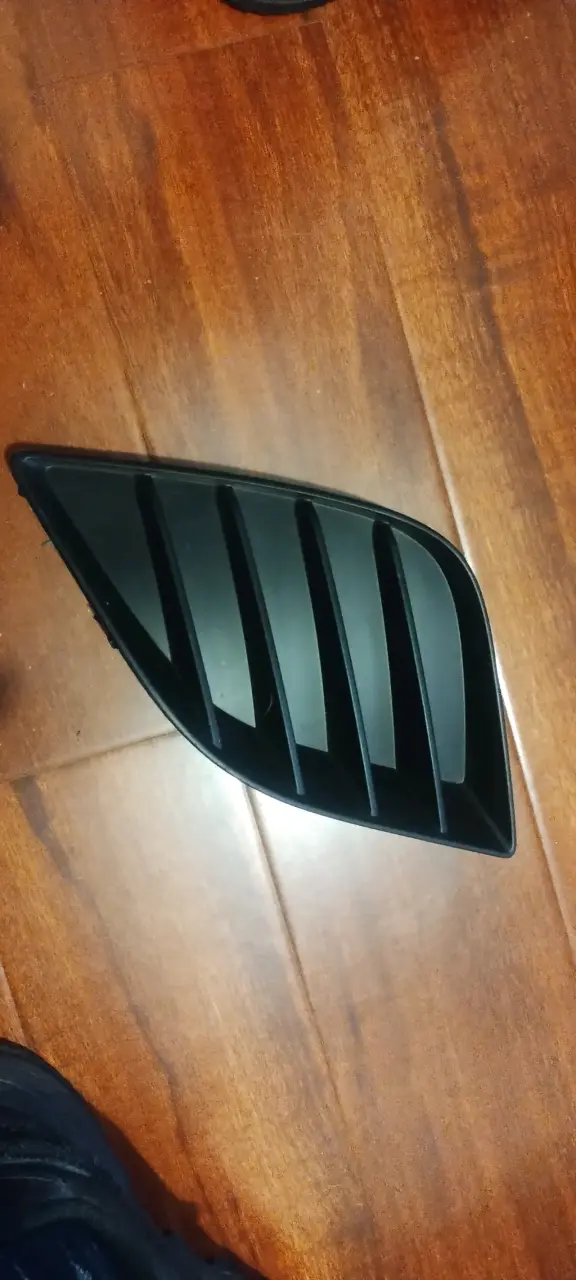 Bisel neblinero derecho Toyota Corolla año 14-16 - 6