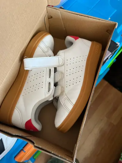 Zapatillas blancas con velcro niño - miniatura 1
