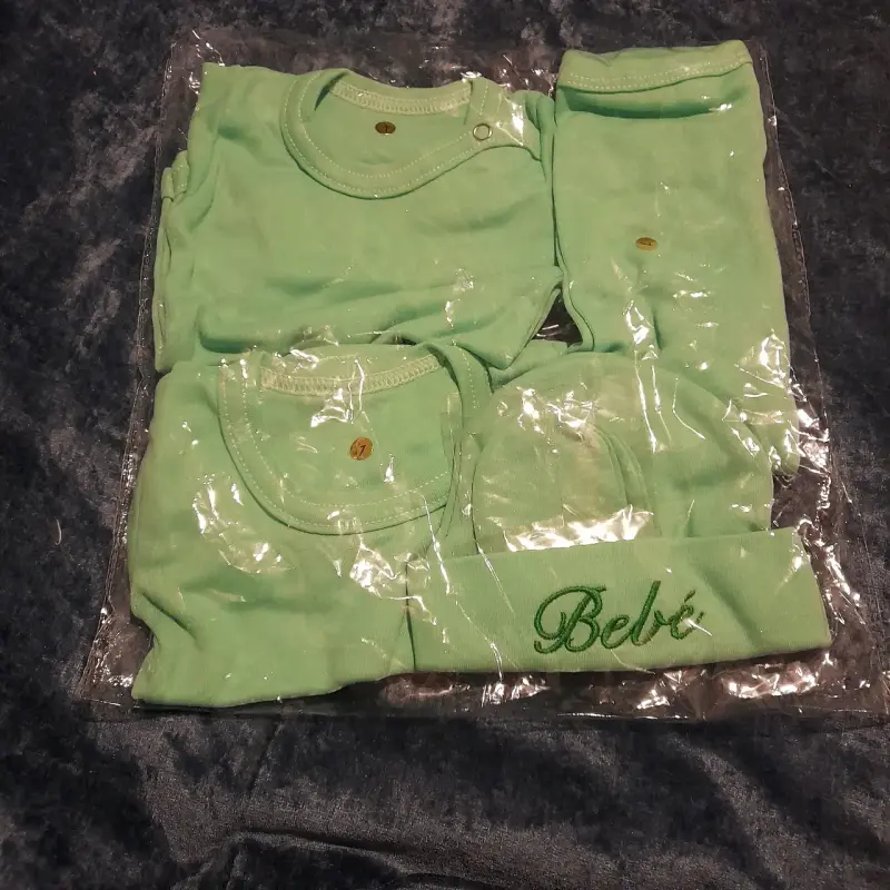 Set bebé color verde