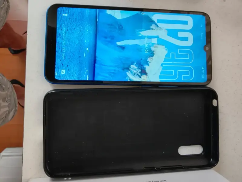 Smartphone Xiaomi Redmi 9A con funda - 2
