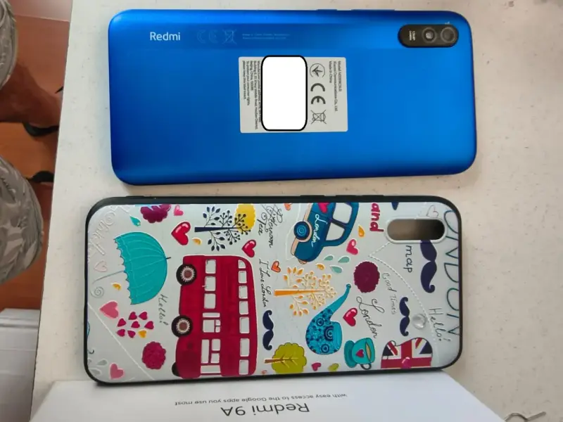Smartphone Xiaomi Redmi 9A con funda - 3