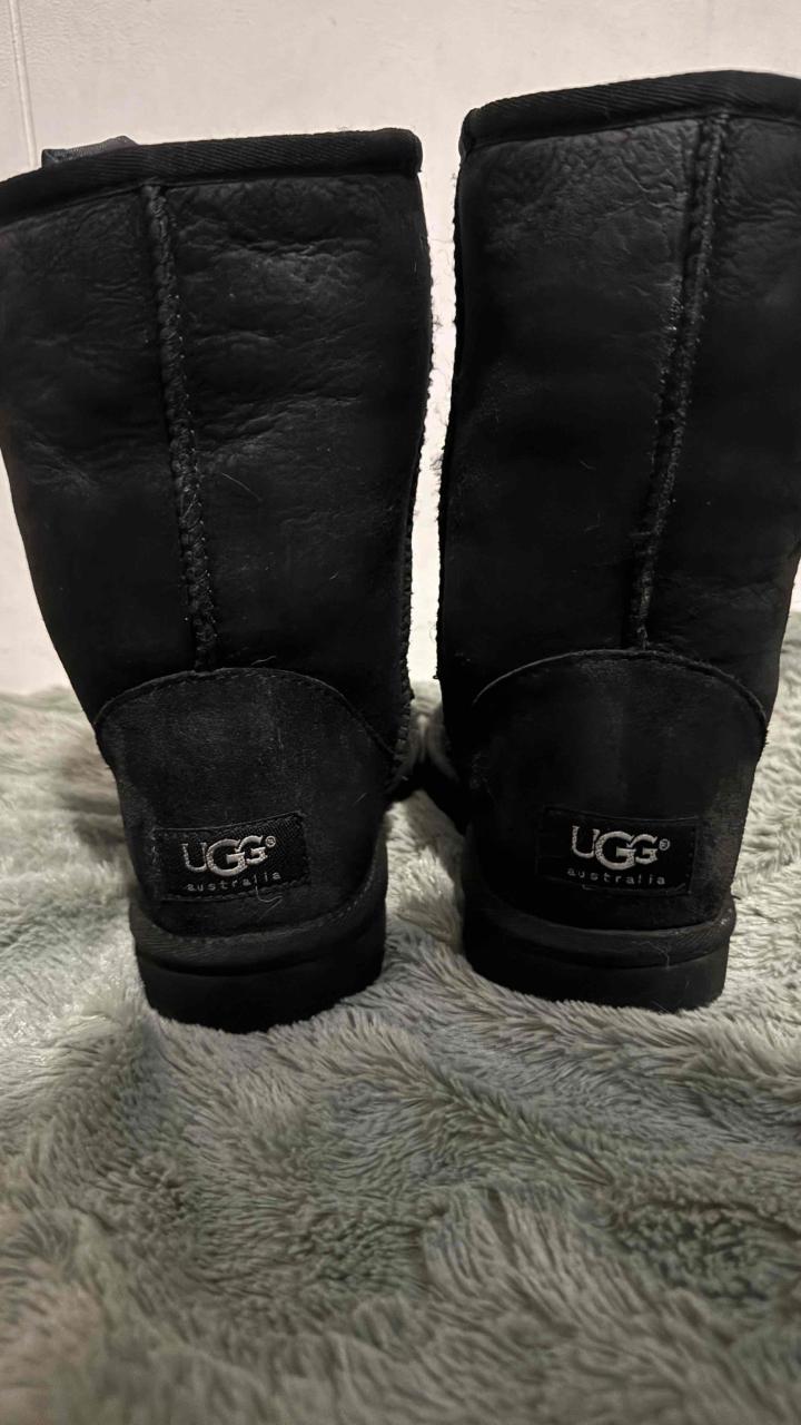 Botas UGG 23,5 - 24 cm modelo Classic Short - 1
