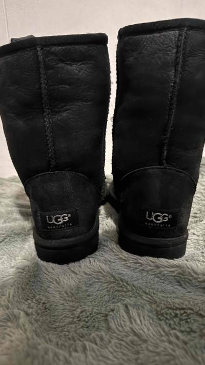 Botas  UGG  23,5 - 24 cm  modelo Classic Short - miniatura 1