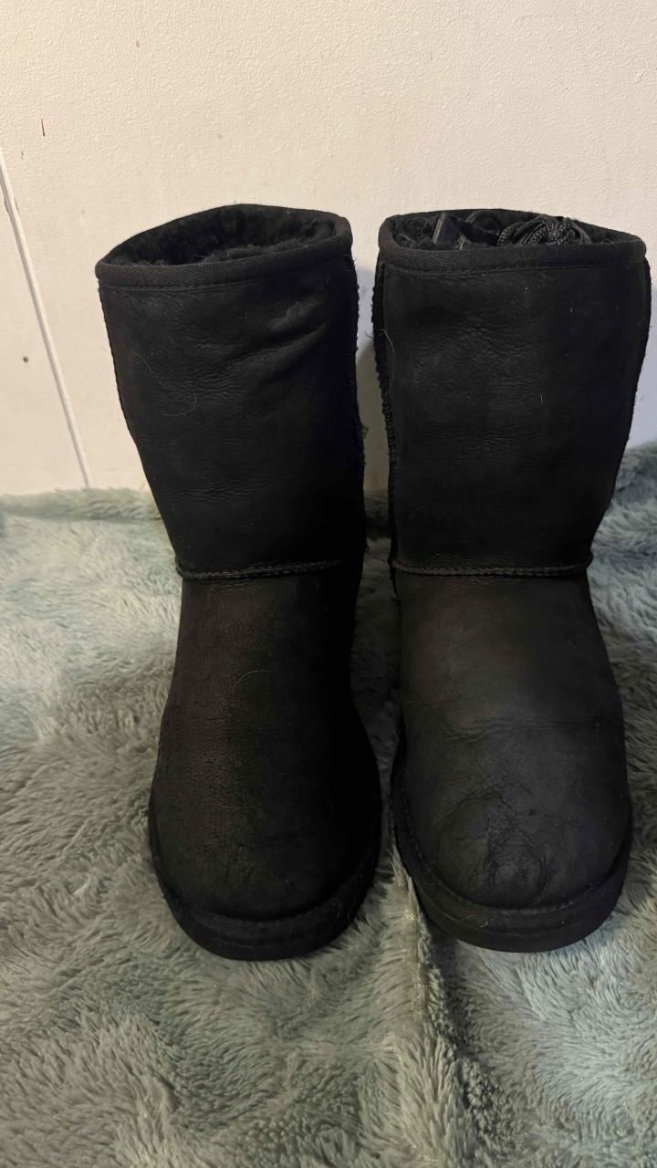 Botas UGG 23,5 - 24 cm modelo Classic Short - 2