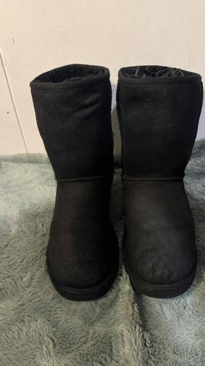 Botas  UGG  23,5 - 24 cm  modelo Classic Short - miniatura 2
