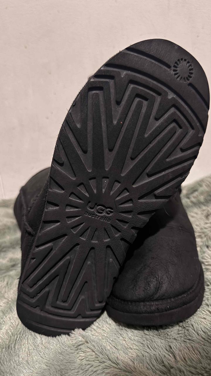 Botas UGG 23,5 - 24 cm modelo Classic Short - 3