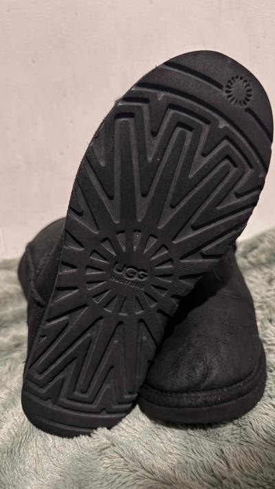 Botas  UGG  23,5 - 24 cm  modelo Classic Short - miniatura 3