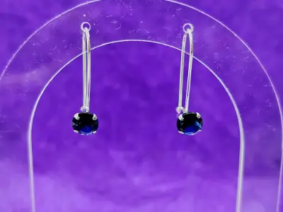 Aros colgantes con piedra azul - miniatura 1