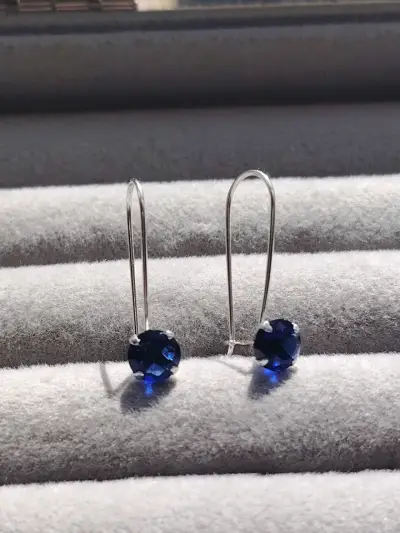 Aros colgantes con piedra azul - miniatura 2