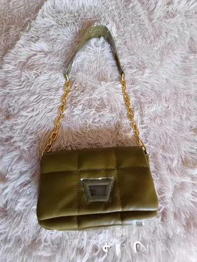 Cartera verde con cadena dorada - miniatura 2