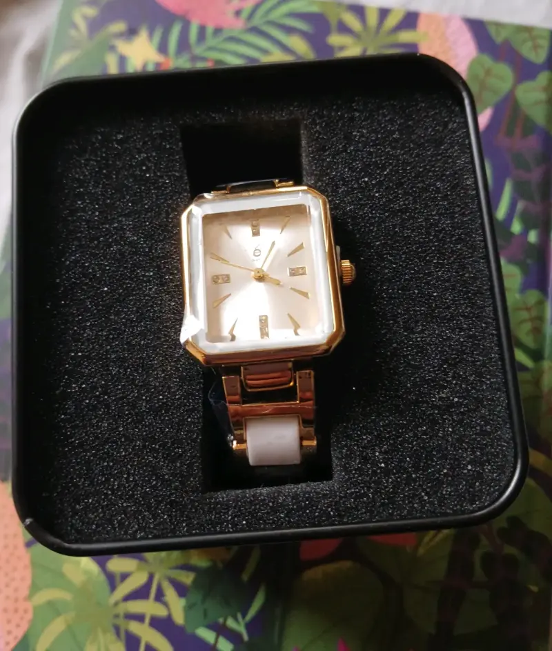 Reloj dorado cuadrado para mujer - 2