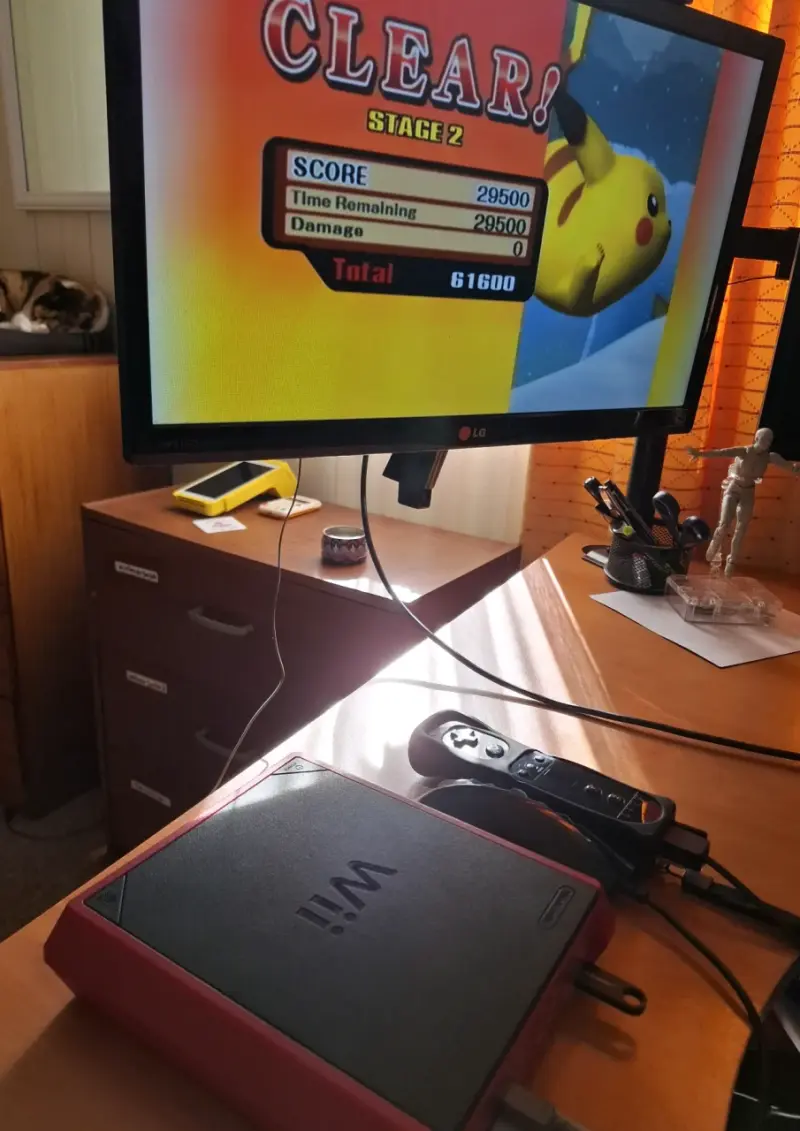 Consola Wii mini con accesorios y cables - 2