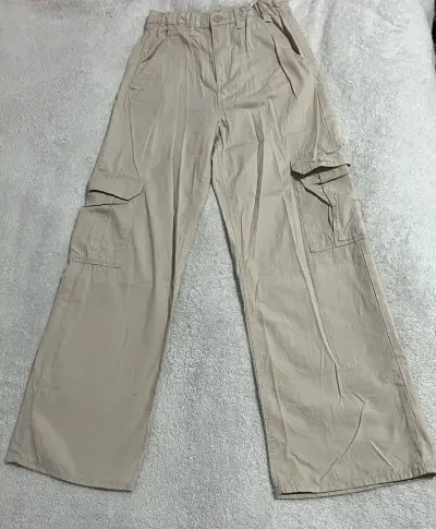 Pantalones cargo beige - miniatura 1