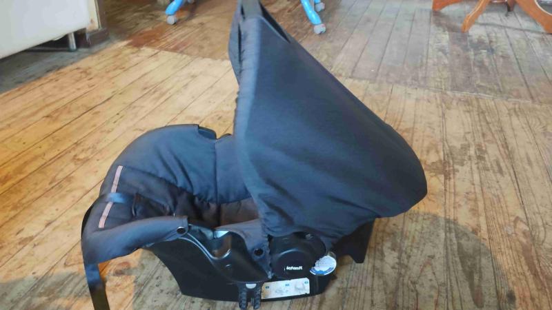Silla de auto para bebé gris - 2