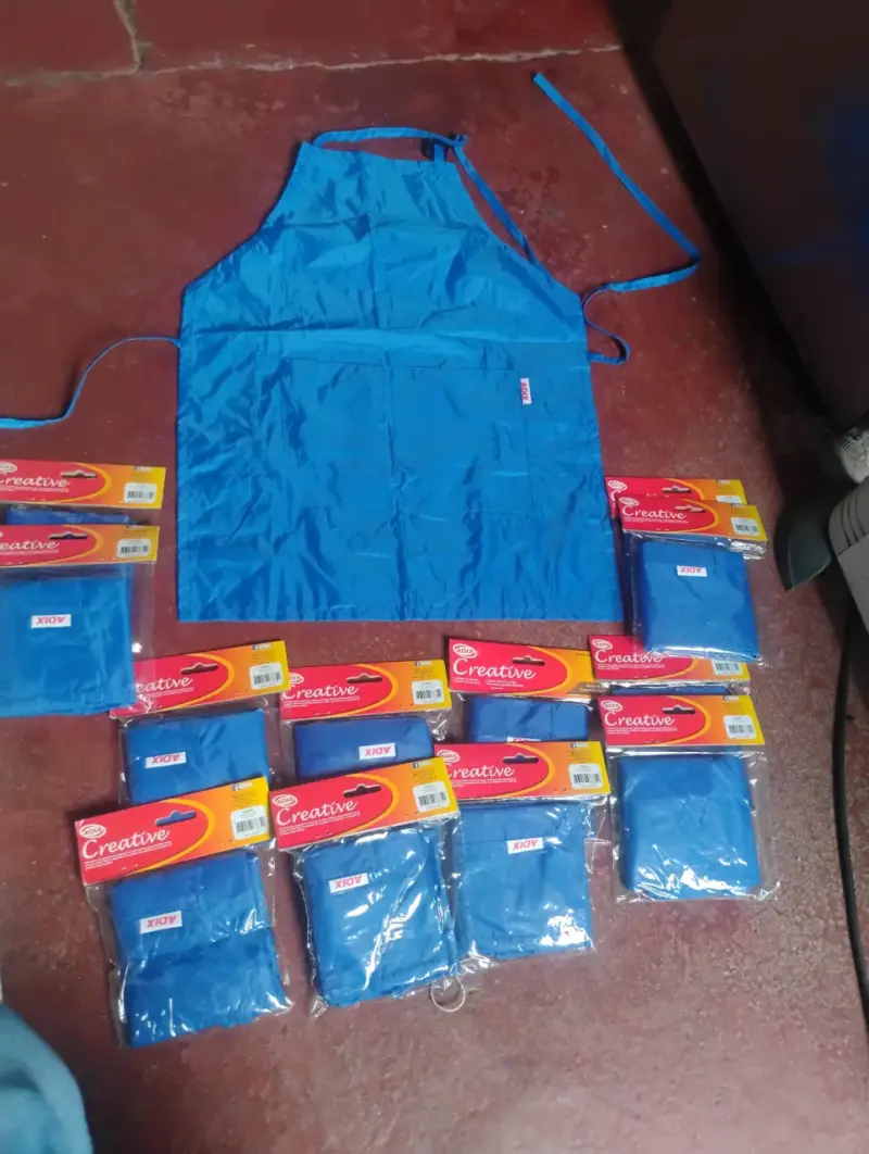 Delantal azul nuevo