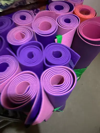 Mat de yoga seminuevo - miniatura 4