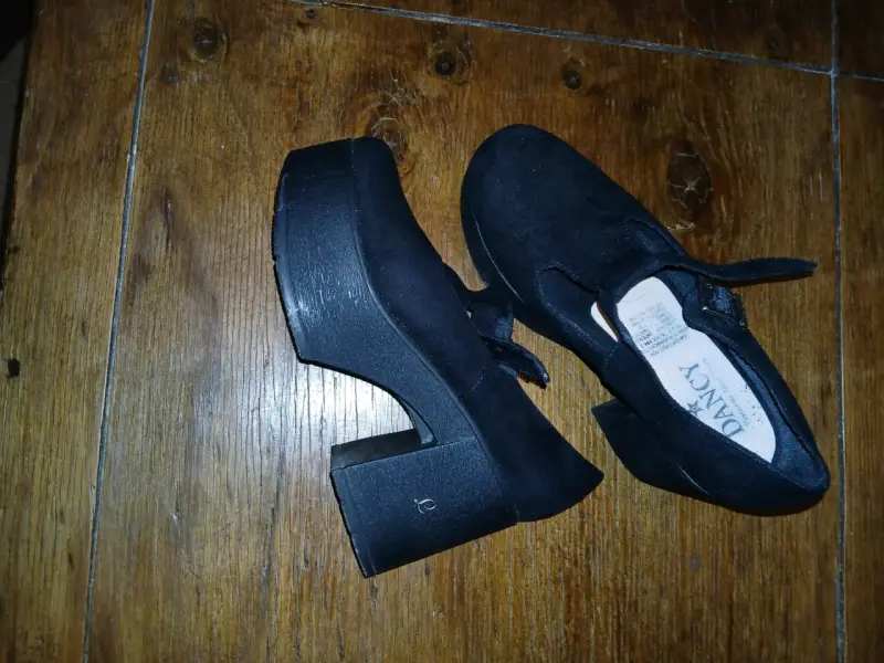 Zapatos de tacón negro estilo chunky - 1