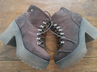 Zapatos de tacón negro estilo chunky - miniatura 2