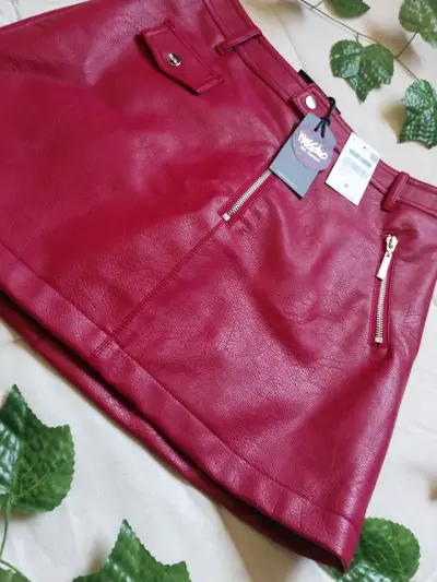 Falda roja de cuero Mossimo - miniatura 2
