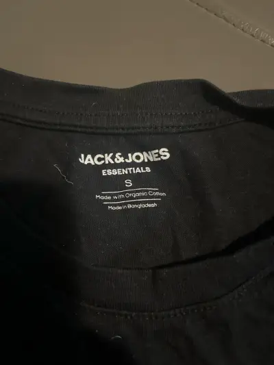 Polera negra básica - miniatura 2