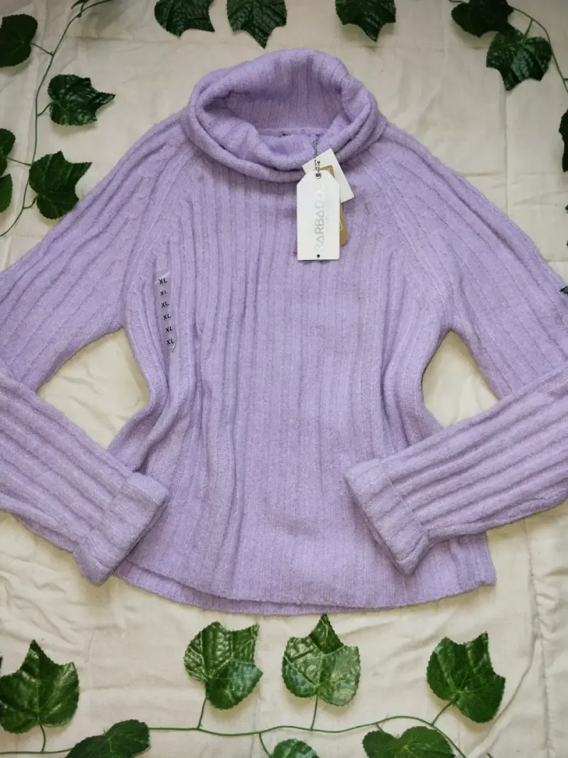 Suéter morado de cuello alto - 3