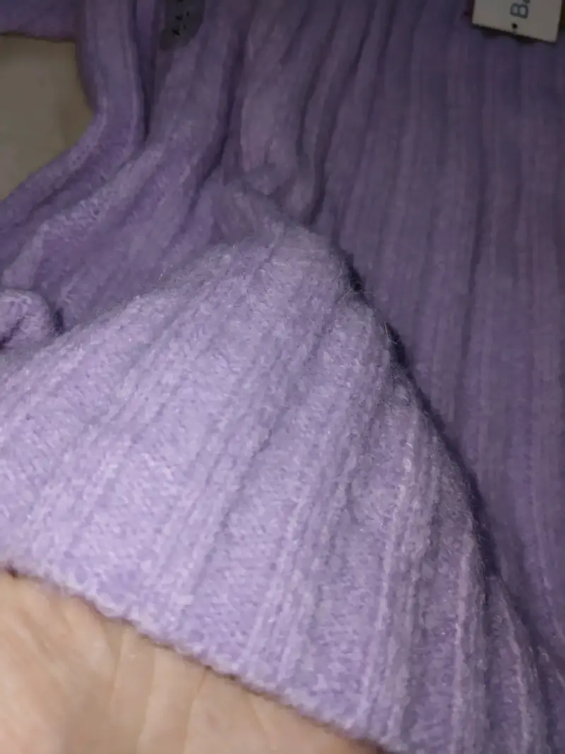 Suéter morado de cuello alto - 4