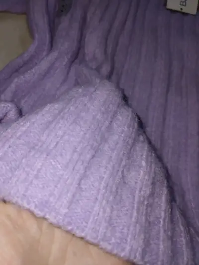 Suéter morado de cuello alto - miniatura 4