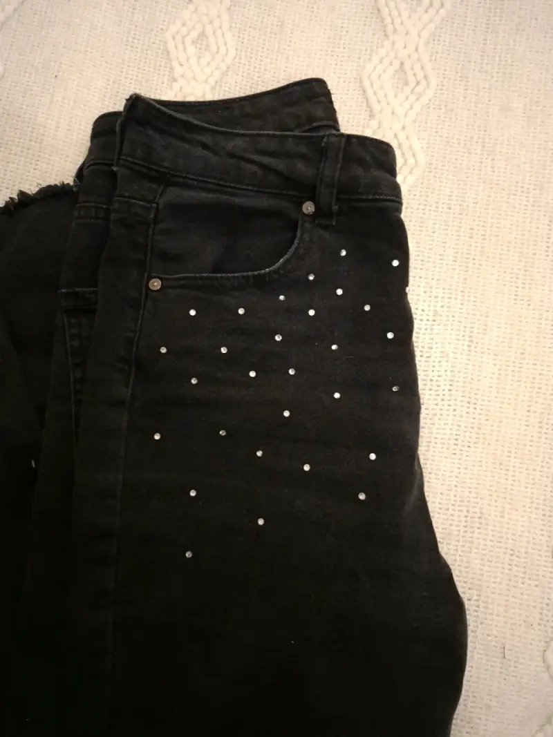 Jeans negros con detalles estilo brillantes - 3