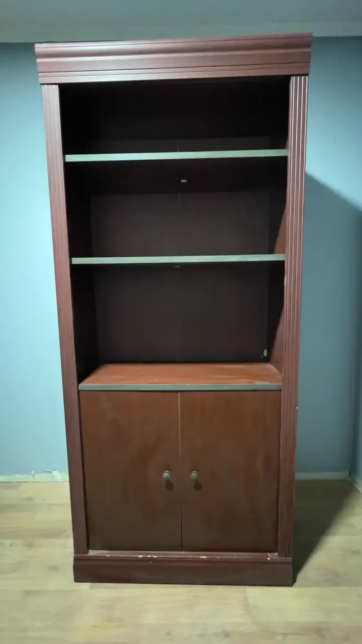 Biblioteca o Estantería de madera con puertas - 1