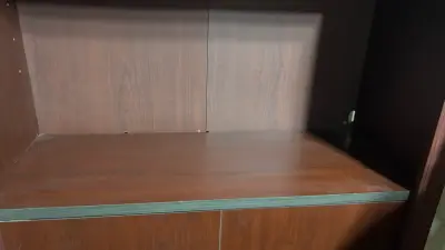 Biblioteca o Estantería de madera con puertas - miniatura 2