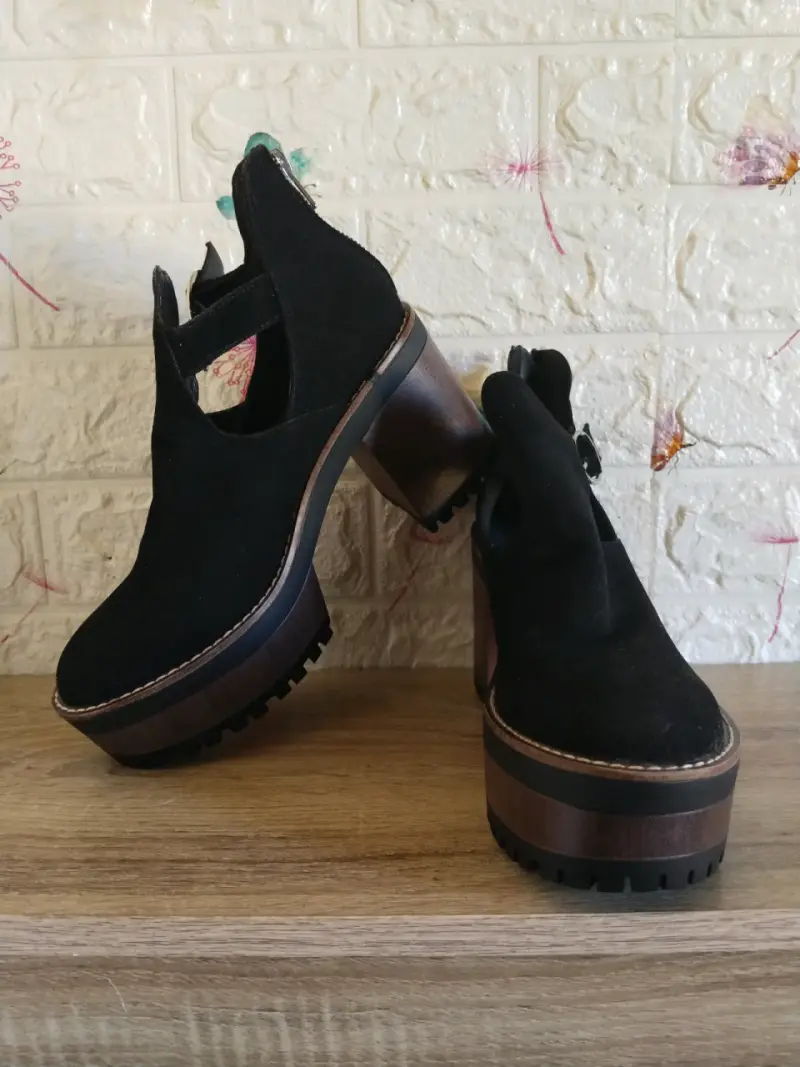 Zapato botín negro con tacón - 4