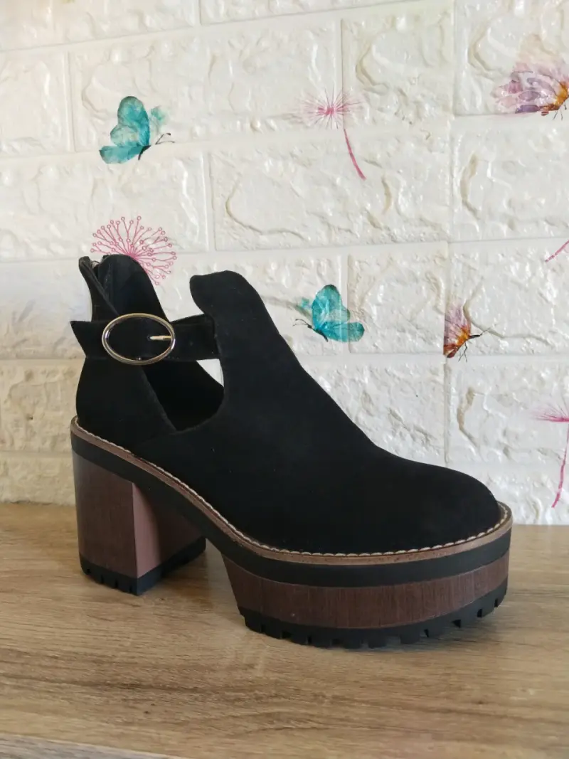 Zapato botín negro con tacón - 5
