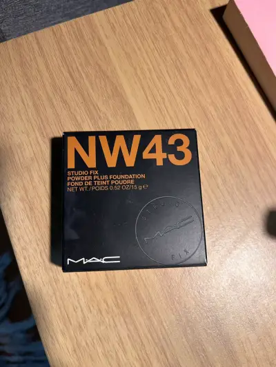 Polvo compacto MAC NW43 - miniatura 1