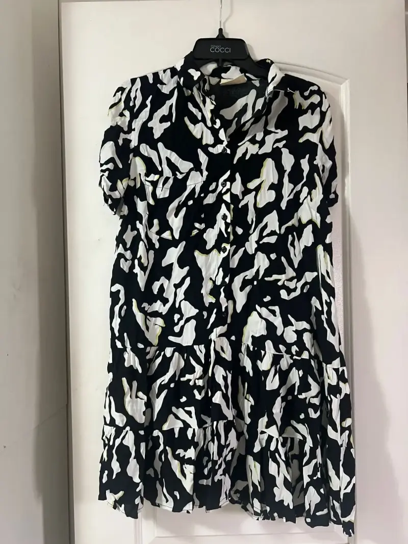 Vestido negro con estampado abstracto americanino - 1