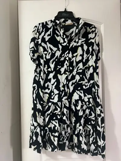 Vestido negro con estampado abstracto americanino - miniatura 1