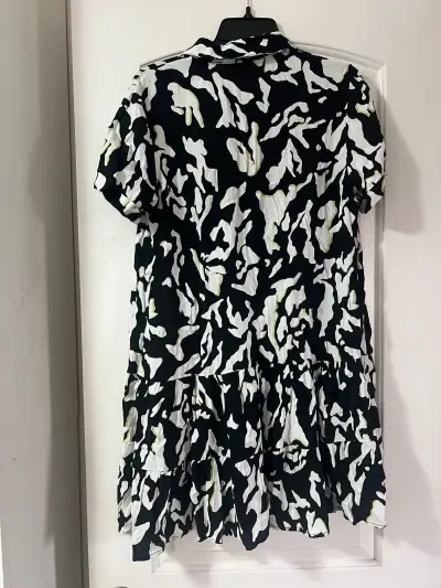 Vestido negro con estampado abstracto americanino - miniatura 2